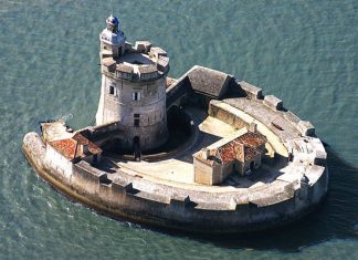 7 завораживающих и грозных фортов побережья Франции