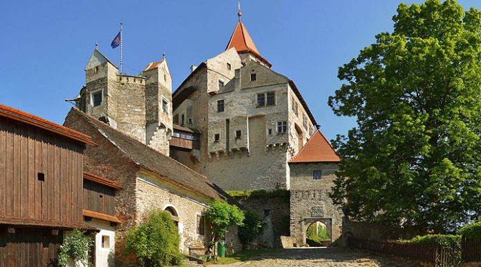 10 самых красивых замков Чехии