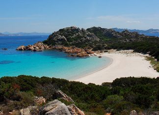 Самые красивые пляжи Италии: лучшая десятка для любителей морского отдыха