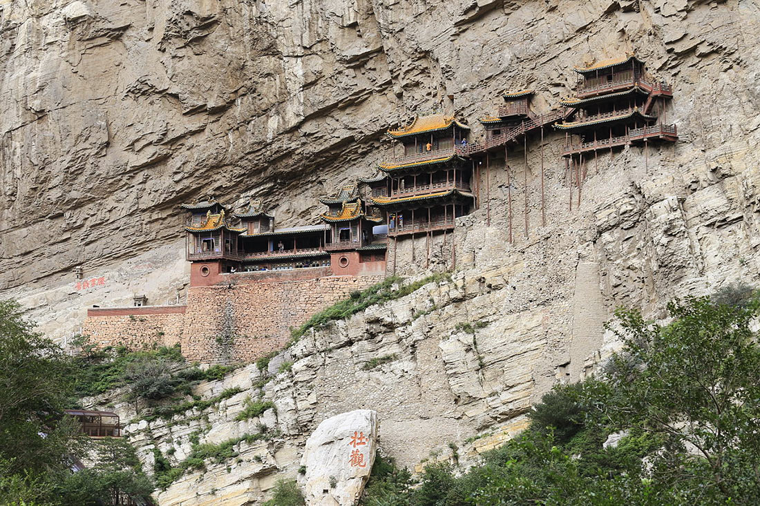 Храм Сюанькун-сы на скале