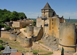 Кастельно: самый посещаемый замок на юге Франции