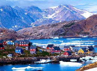 10 очаровательных городов с самыми яркими домами