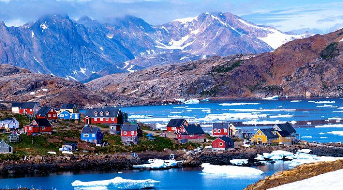 10 очаровательных городов с самыми яркими домами