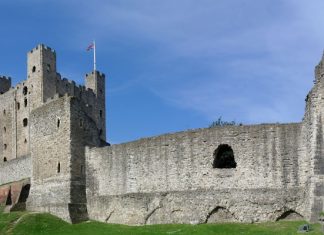 Самые старые замки в мире: 8 древнейших сооружений