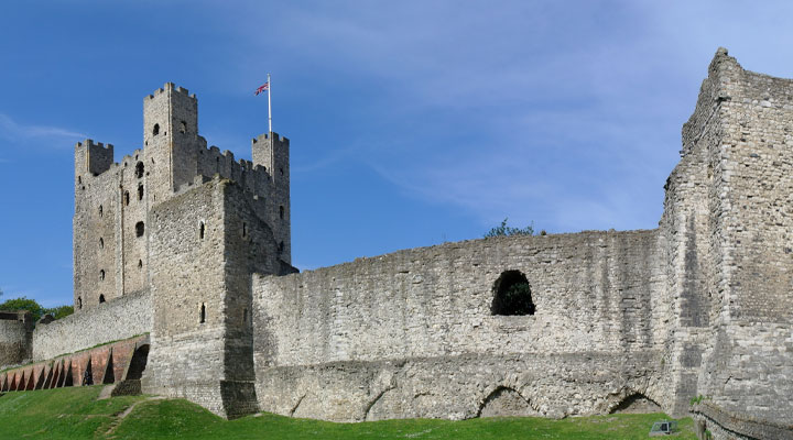 Самые старые замки в мире: 8 древнейших сооружений