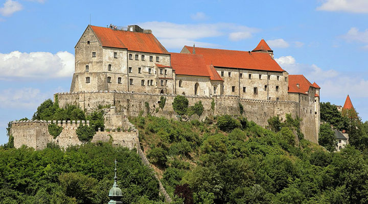Бургхаузен: самый длинный замковый комплекс в Европе