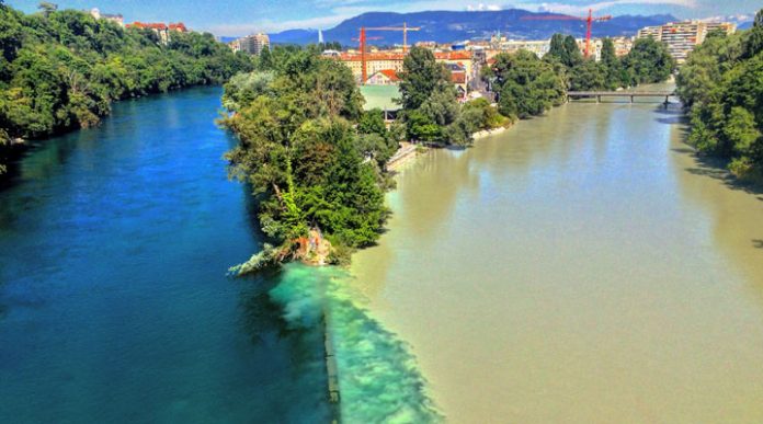 Эффектное слияние: когда встречаются непохожие реки