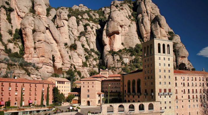 Монсеррат: «разрезанная» гора, монастырь и заповедник в Каталонии