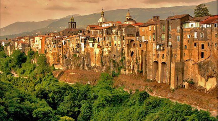 Сант’Агата де’Готи: средневековый шарм миниатюрного города над пропастью