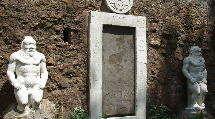 Алхимическая дверь: загадка в самом сердце Рима, которая так и осталась неразгаданной