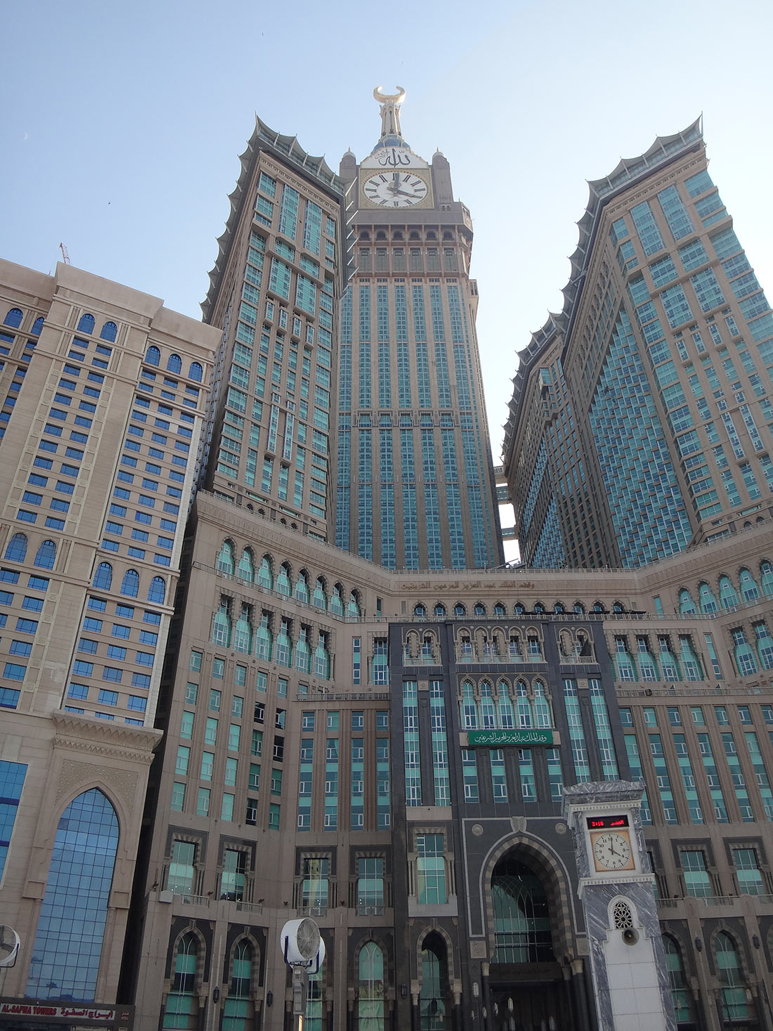 Часовая башня комплекса Абраж аль-Бейт