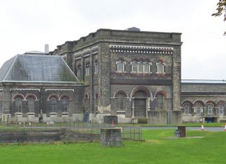 Станция Кросснесс в Лондоне поражает красотой. Но у нее есть маленький секрет с душком…