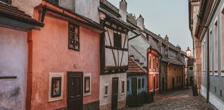 Злата улочка: легендарный, старинный и знаменитый символ Праги