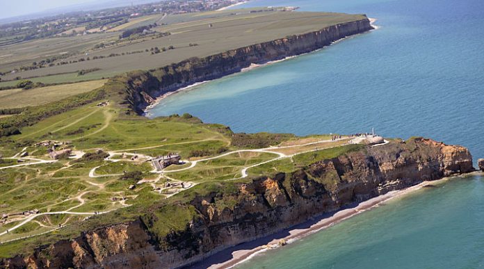 Эти зеленые кратеры Пуэнт-дю-Ок в Нормандии скрывают страшную правду!