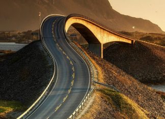 Атлантическая дорога в Норвегии: одна из самых страшных и опасных дорог в мире