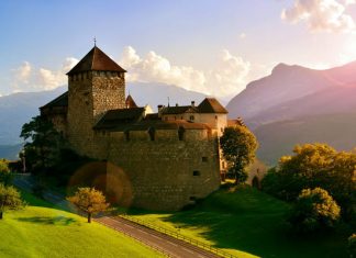 7 маленьких государств, которые можно обойти пешком всего за один день