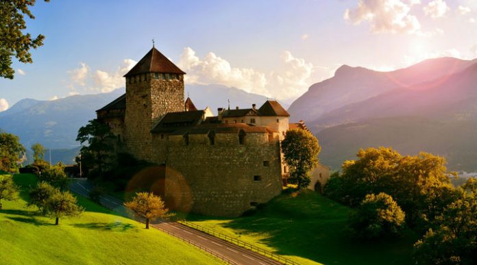 7 маленьких государств, которые можно обойти пешком всего за один день