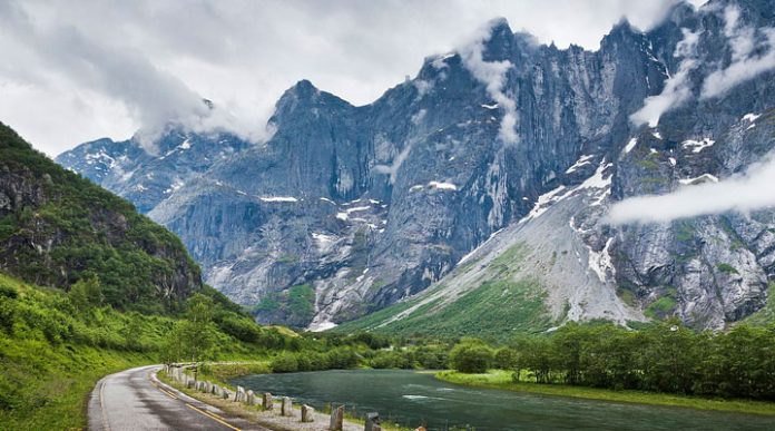 Стена Троллей: одна из самых опасных и захватывающих вершин для восхождения