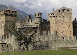 Замок Фенис: жемчужина итальянской Валле д’Аоста
