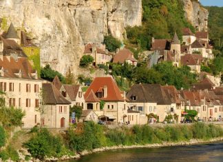 Ла Рок-Гажак: очаровательный средневековый городок, буквально вырубленный в отвесной скале