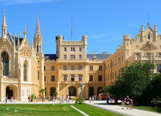 Готический замок Леднице: сказка, окруженная тремя европейскими странами