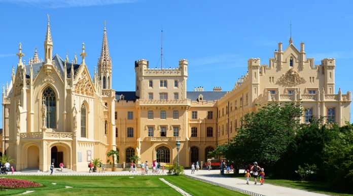 Готический замок Леднице: сказка, окруженная тремя европейскими странами