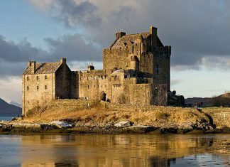 Замки Великобритании: 10 загадочных и великолепных древних сооружений