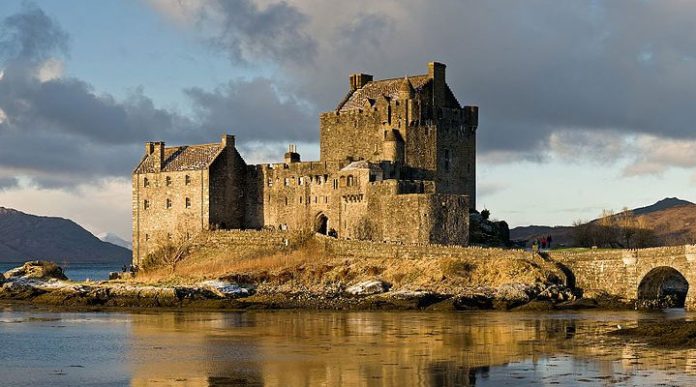 Замки Великобритании: 10 загадочных и великолепных древних сооружений