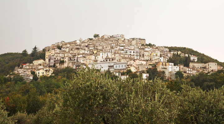 Преторо: уютный итальянский городок, расположенный прямо на склоне горы