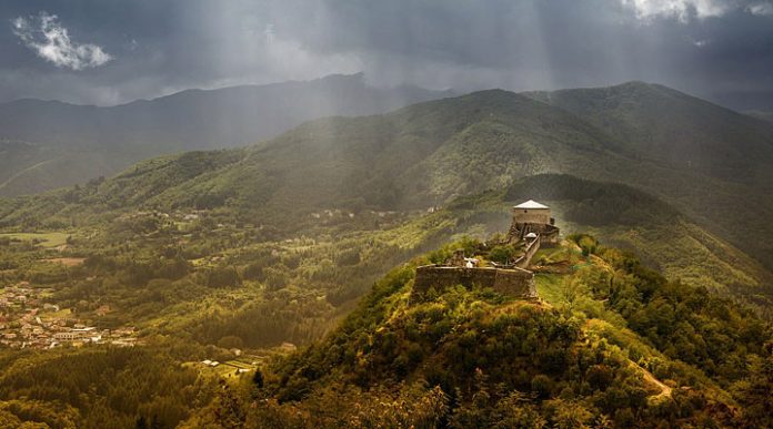 Крепость Верруколе: неприступный форпост долины Гарфаньяна
