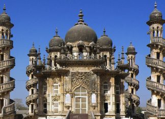 Сказочный дворец-мавзолей Махабат Макбара: одна из наиболее сохранившихся тайн Индии