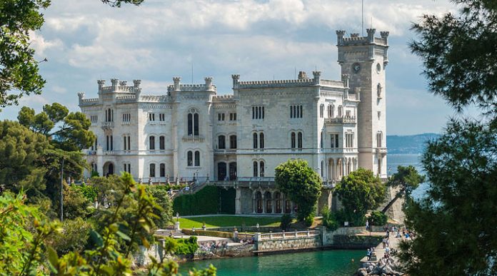 Замок Мирамаре: белоснежный символ Триеста, над которым висит проклятие