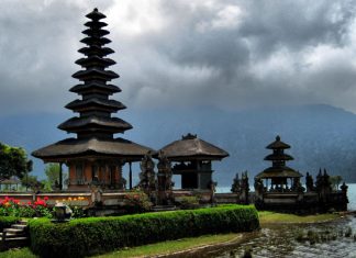 Храм Пура Улун Дану: священная жемчужина острова Бали
