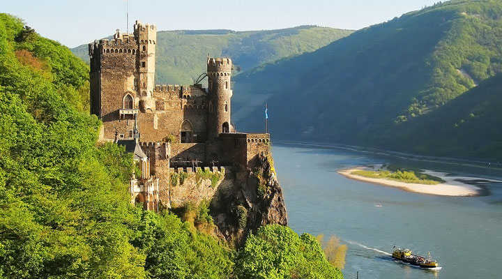 Замок Рейнштайн: сокровище долины Среднего Рейна
