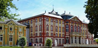 Дворец Брухзаль: один из самых красивых и роскошных барочных комплексов Германии