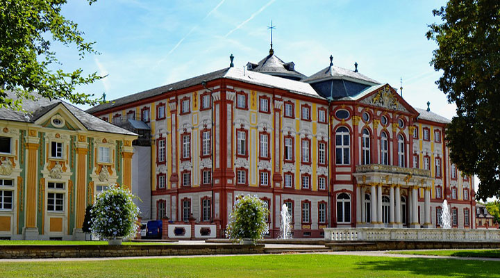 Дворец Брухзаль: один из самых красивых и роскошных барочных комплексов Германии