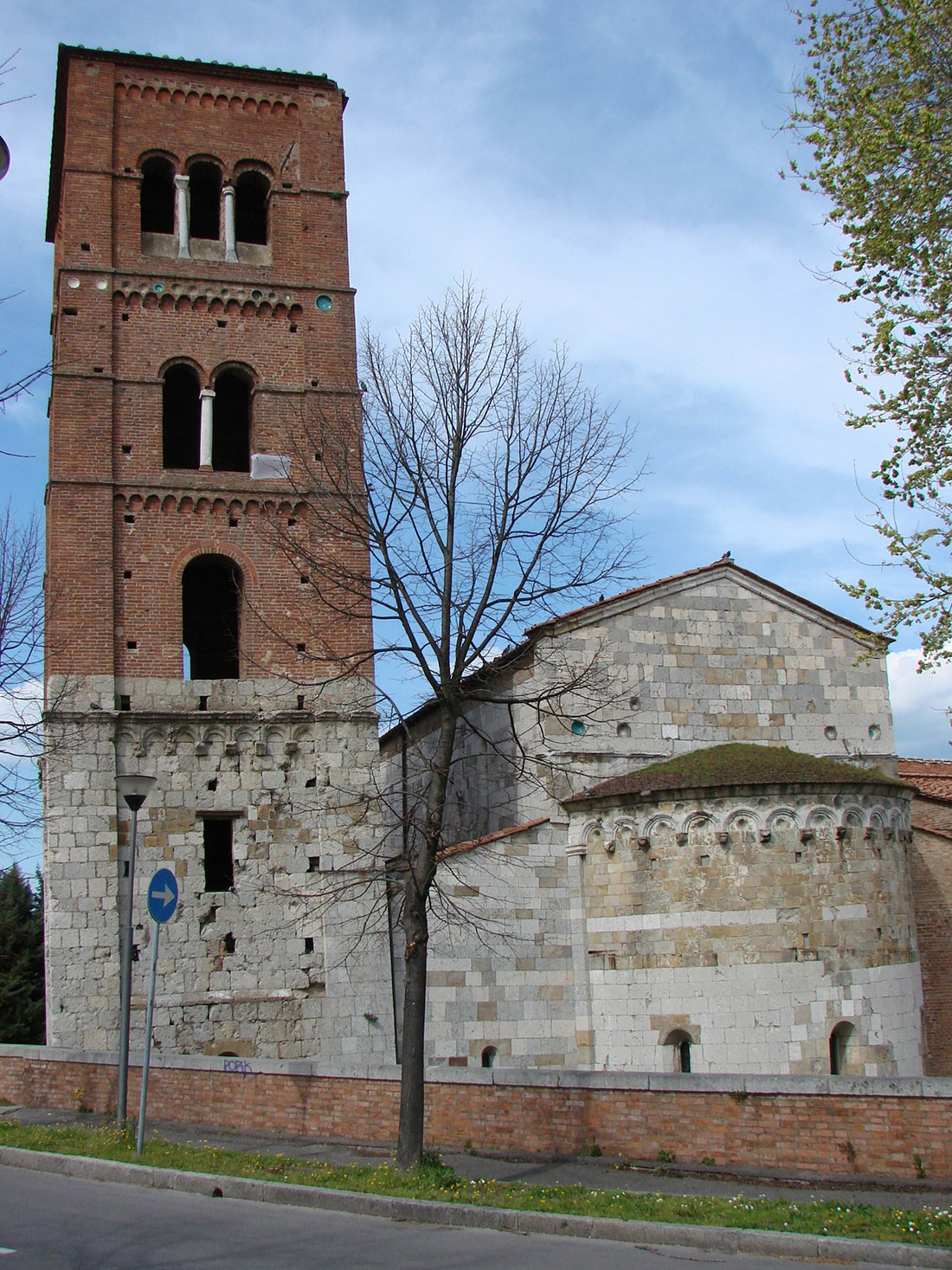 Церковь Сан Микеле дельи Скальци в Пизе