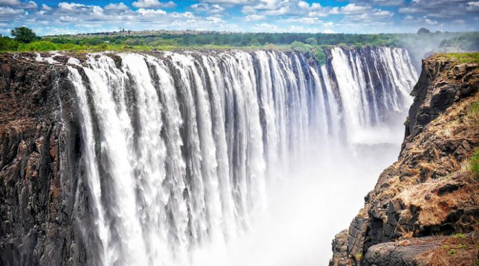 Легендарный водопад Виктория: гремящий дым африканского континента