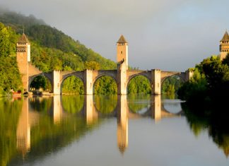 Каор: город с мостом дьявола и родина знаменитого красного вина