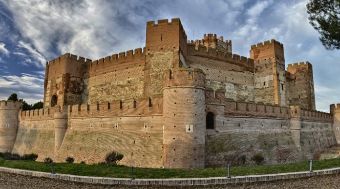 Замок Ла Мота: темница для самых известных людей эпохи