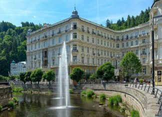 Карловы Вары: самый знаменитый термальный курорт Чехии, основанный римским императором