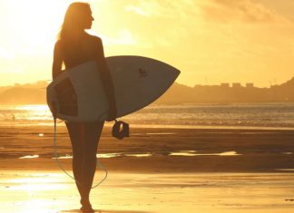 Куда поехать на серфинг: 8 сказочных уголков, которые оценят любители покататься на волнах