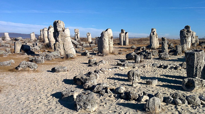Вбитые камни: доисторический каменный лес в Болгарии