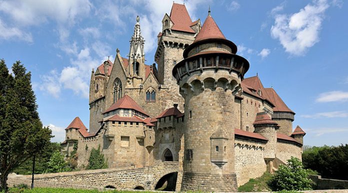 Замок Кройценштайн: древняя крепость Габсбургов недалеко от Вены