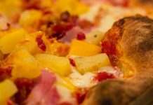 Гавайская пицца:  самый противоречивый и обсуждаемый вид пиццы в мире