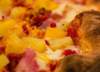 Гавайская пицца: самый противоречивый и обсуждаемый вид пиццы в мире
