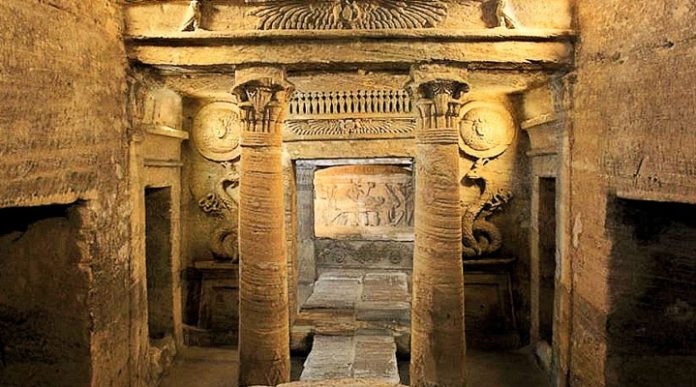 Гробница Ком-эль-Шукафа: древнее захоронение, которое обнаружил… осёл