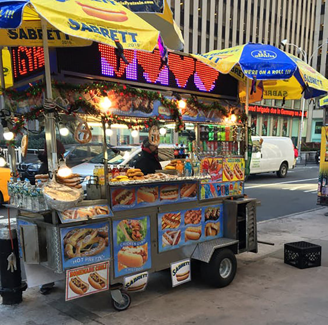 Продажа хот-догов в Нью-Йорке