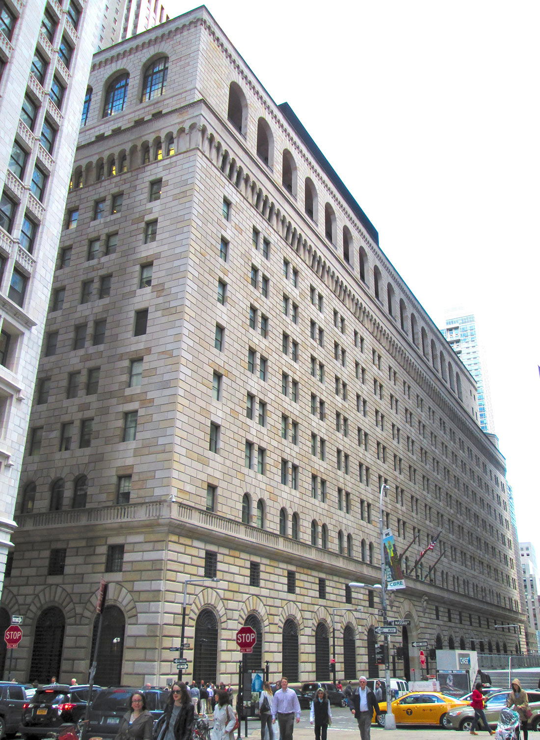 Здание Федерального резервного банка в Нью-Йорке