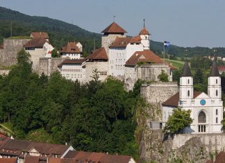 Замок Аарбург: единственная сохранившаяся в Швейцарии крепость эпохи Нового времени